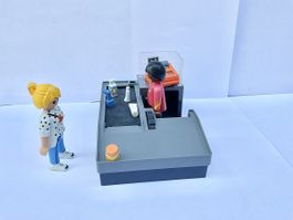 Playmobil Kasse mit Zubehoer und Figuren guter Zustand