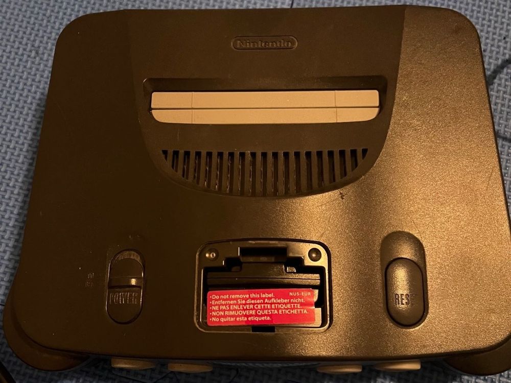 Nintendo Konsolen: Nintendo 64 / N64 Konsole mit 2 Controller – Gebraucht aus Gossau SG von schlitzerdemon 2