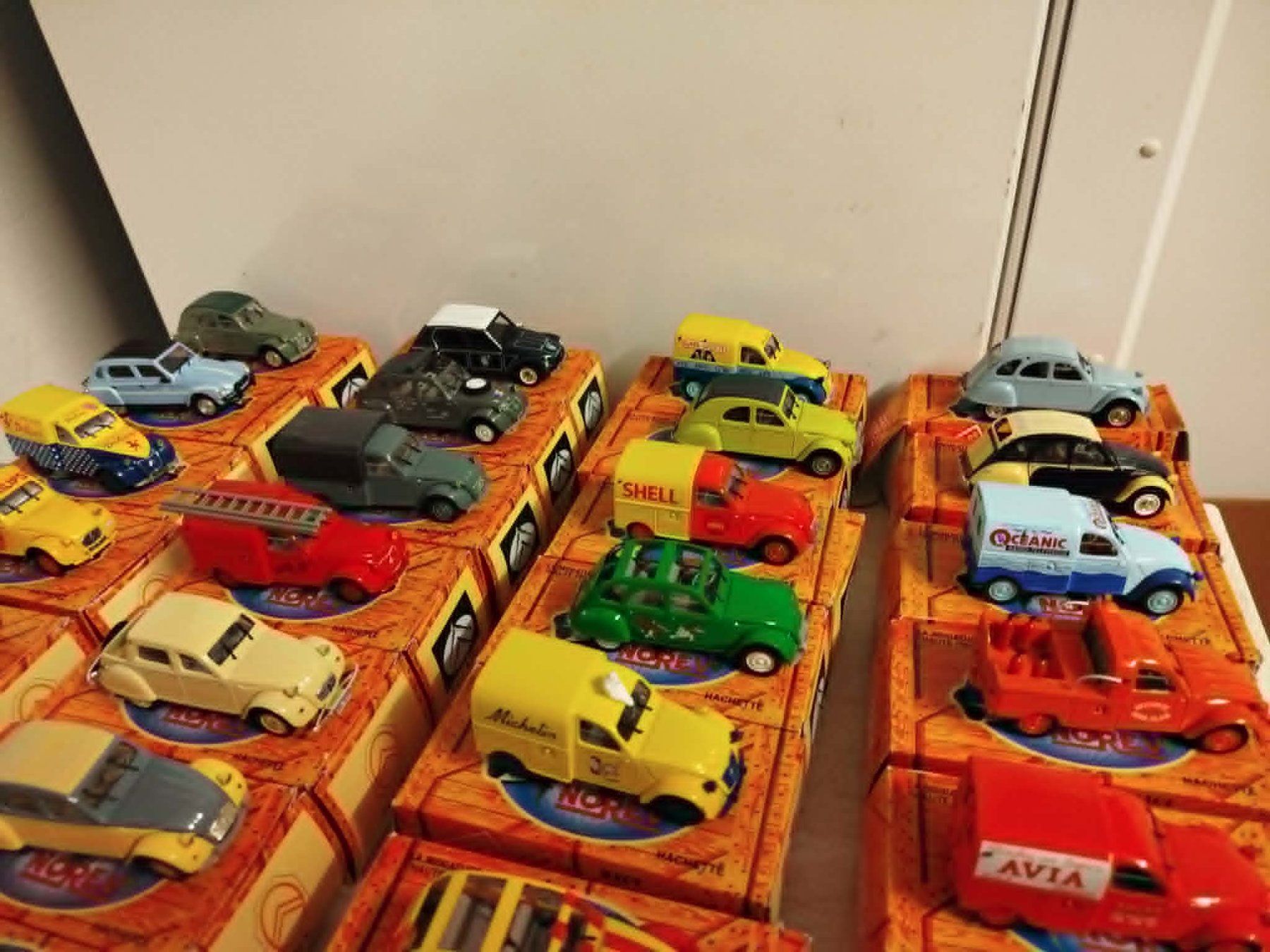 Norev Voitures modèles: 2cv miniatures collection Norev  1/43 – D'occasion à La Chaux-de-Fonds par Emmaus2300CDF 6