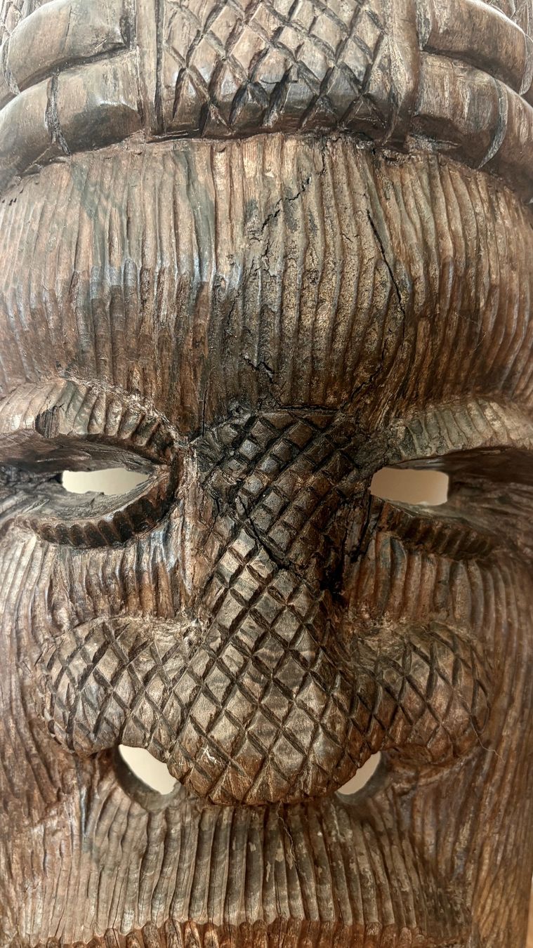 Internationale Kunst: Grosse Afrikanische Maske aus Holz geschnitzt – Gebraucht aus Brione s. Minusio von ticinosell 1