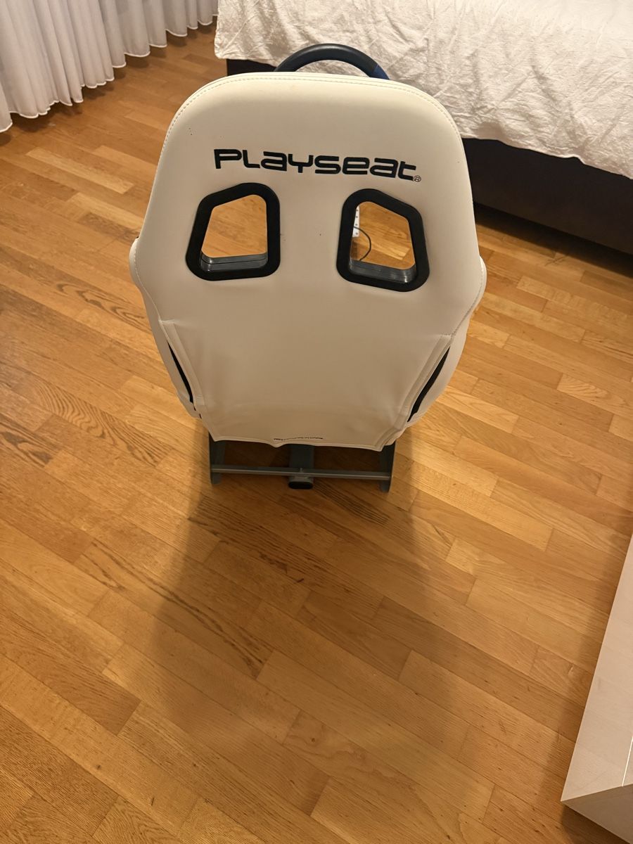 Playseat Sedie: Playseat Evolution + Logitech T150 zu verkaufen – Nuovo (secondo la descrizione) da Dietikon venduto da dri_z6z2 1