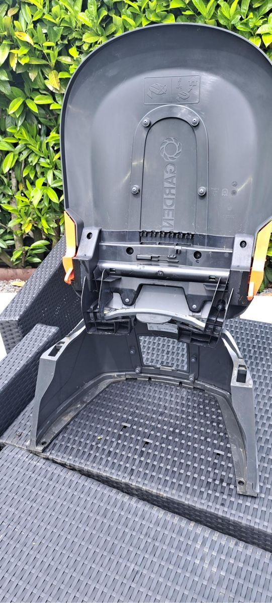 Rifugi: Gardena Mähroboter- Garage – Usato da Neuenkirch venduto da Plaume 1