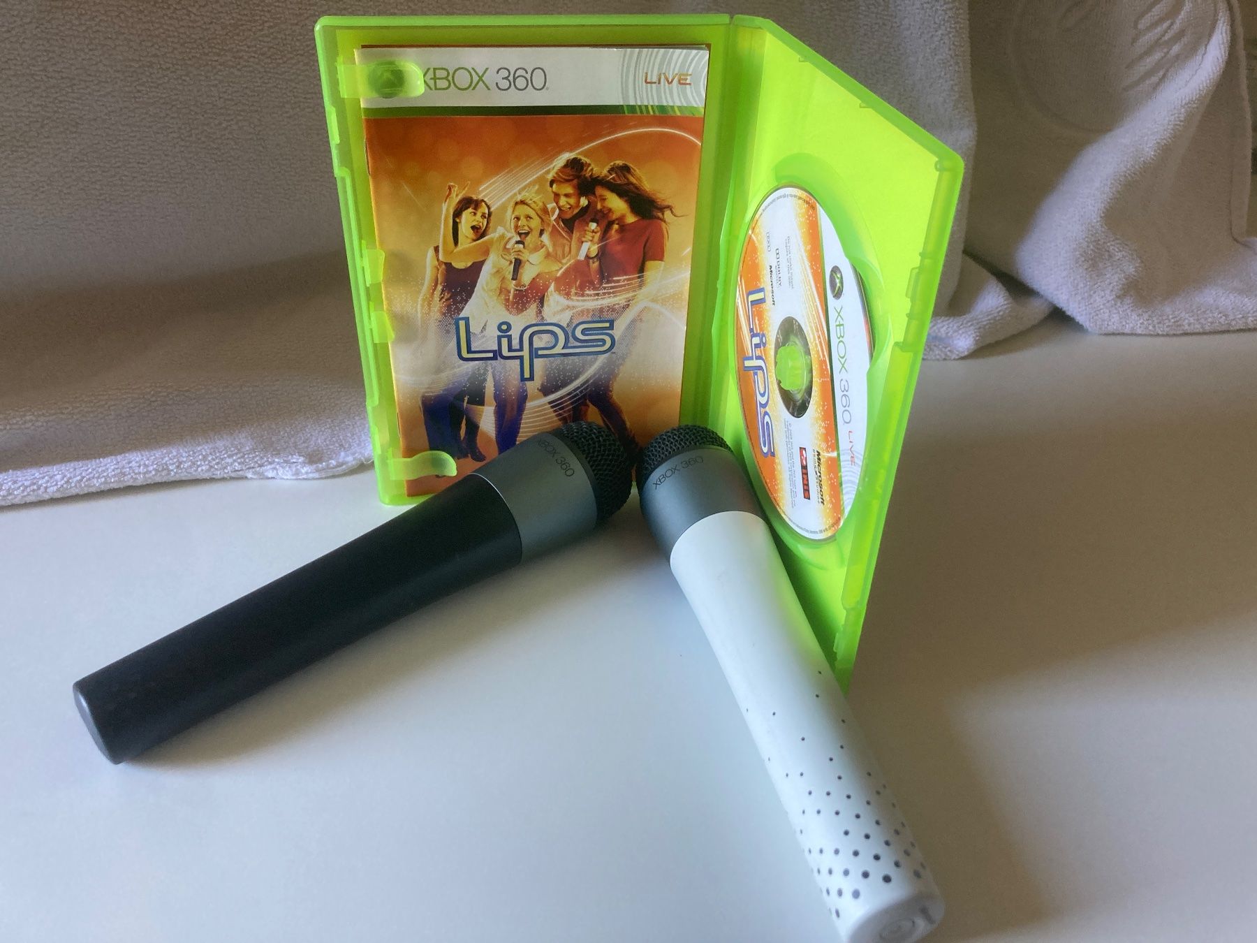 Microsoft Spiele: Lips Xbox 360 Karaoke-Set mit 2 USB-Mikrofonen – Gebraucht aus Mägenwil von Mitral32 4