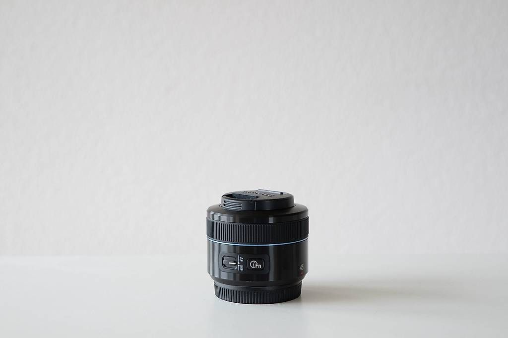 Samsung Obiettivi: Samsung NX 45mm f1.8 – Usato da Urdorf venduto da MagneBesase 1
