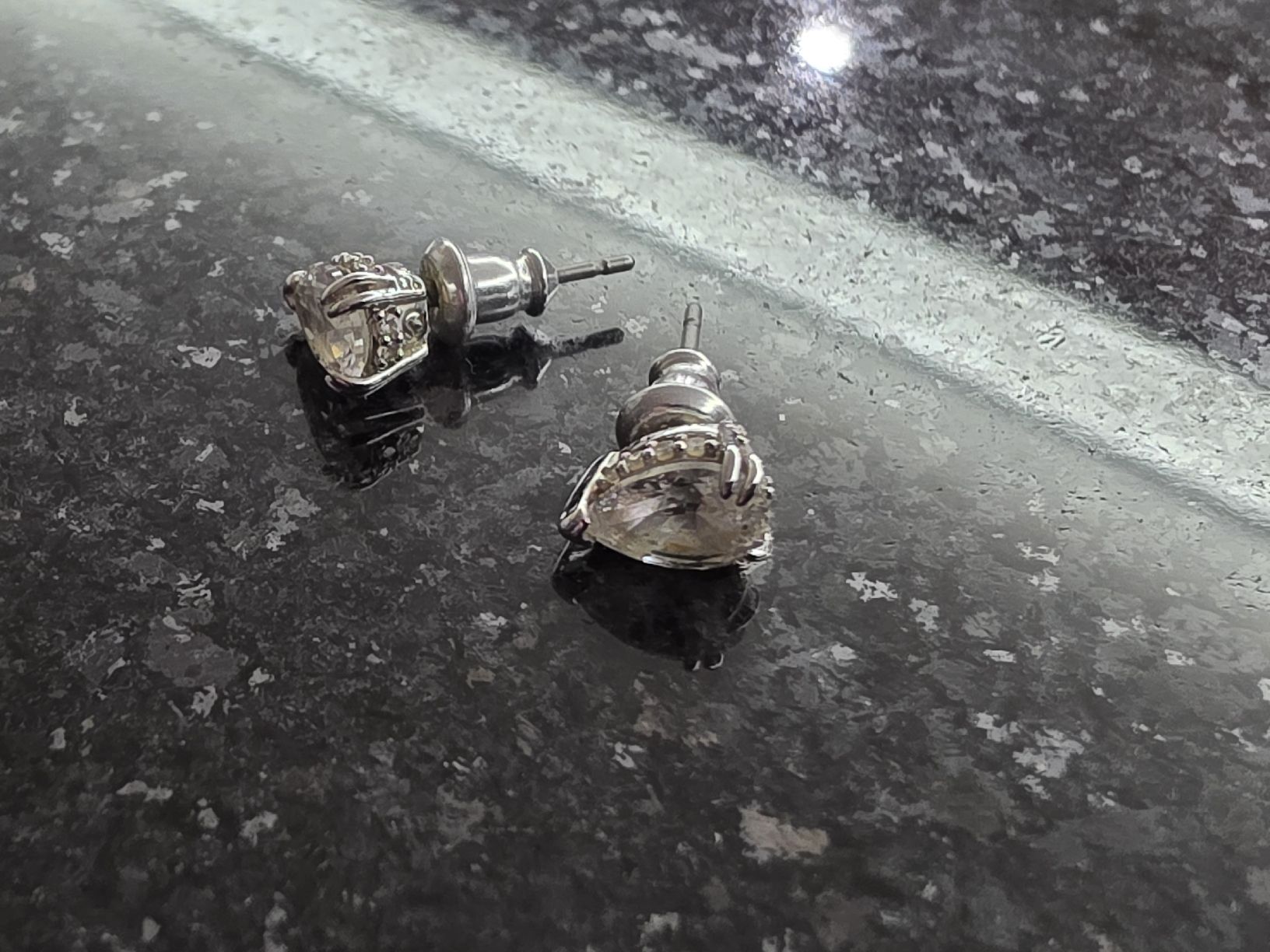 Swarovski Orecchini pendenti & Orecchini a lobo: Swarovski Silber Ohrstecker, neuwertig! – Usato da Oberentfelden venduto da Gwundernaaase