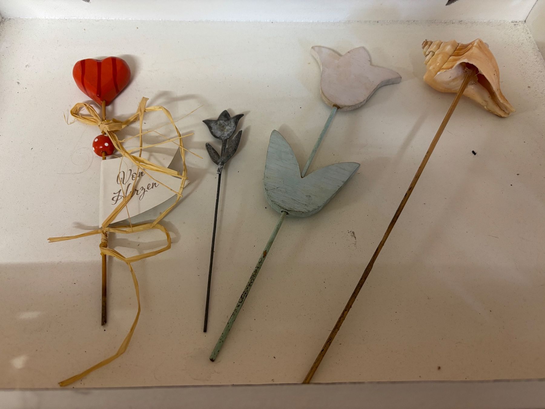 Tutte le decorazioni: 4 Frühlings – oder Sommer Blumenstecker Blumen Holz oder Zin – Usato da Balsthal venduto da Uroby