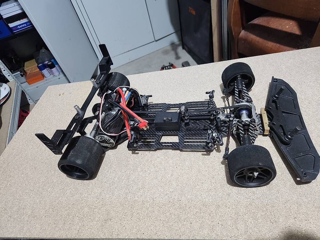 Modellismo RC: Voiture télécommandé Buri Racer 1/8 – Usato da Renens VD venduto da aligrapefruit 1