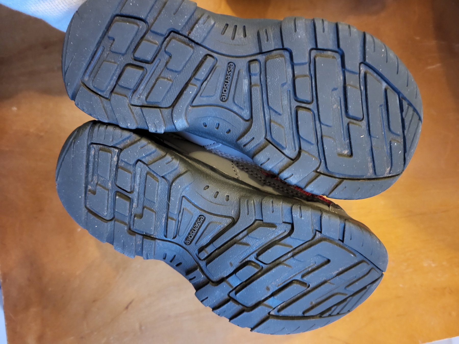 Decathlon Chaussures garçon: Chaussures Queschua – D'occasion à Yverdon-les-Bains par Emavid 3
