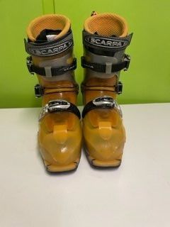 Scarpe da uomo: Chaussures de randonnée – Usato da Vuarmarens venduto da Leonchuv