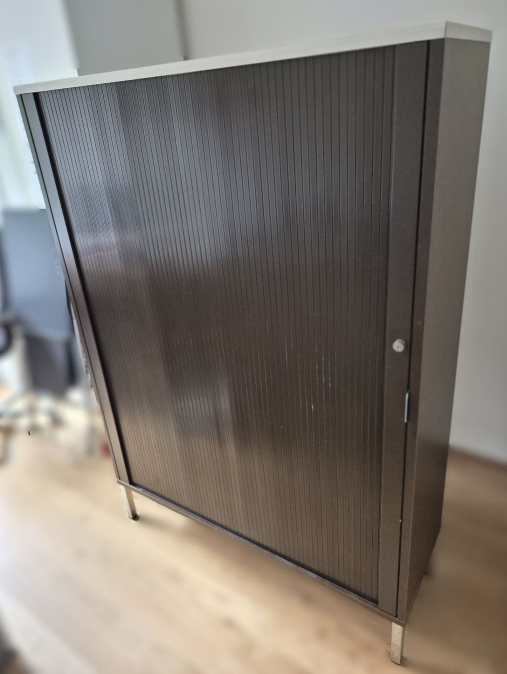 Schränke: Querrollladen Aktenschrank Massiv – Gebraucht aus Hinwil von Iceeagle 1