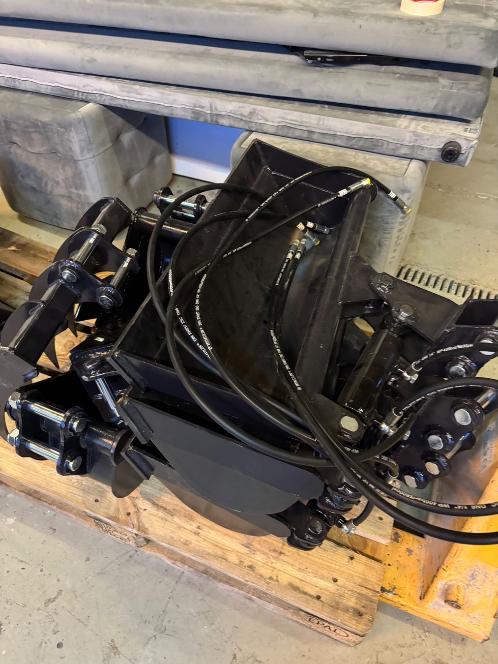 Escavatori: Pelle mecanique 1.8T – Nuovo (secondo la descrizione) da Biel/Bienne venduto da inf_p8rh 8