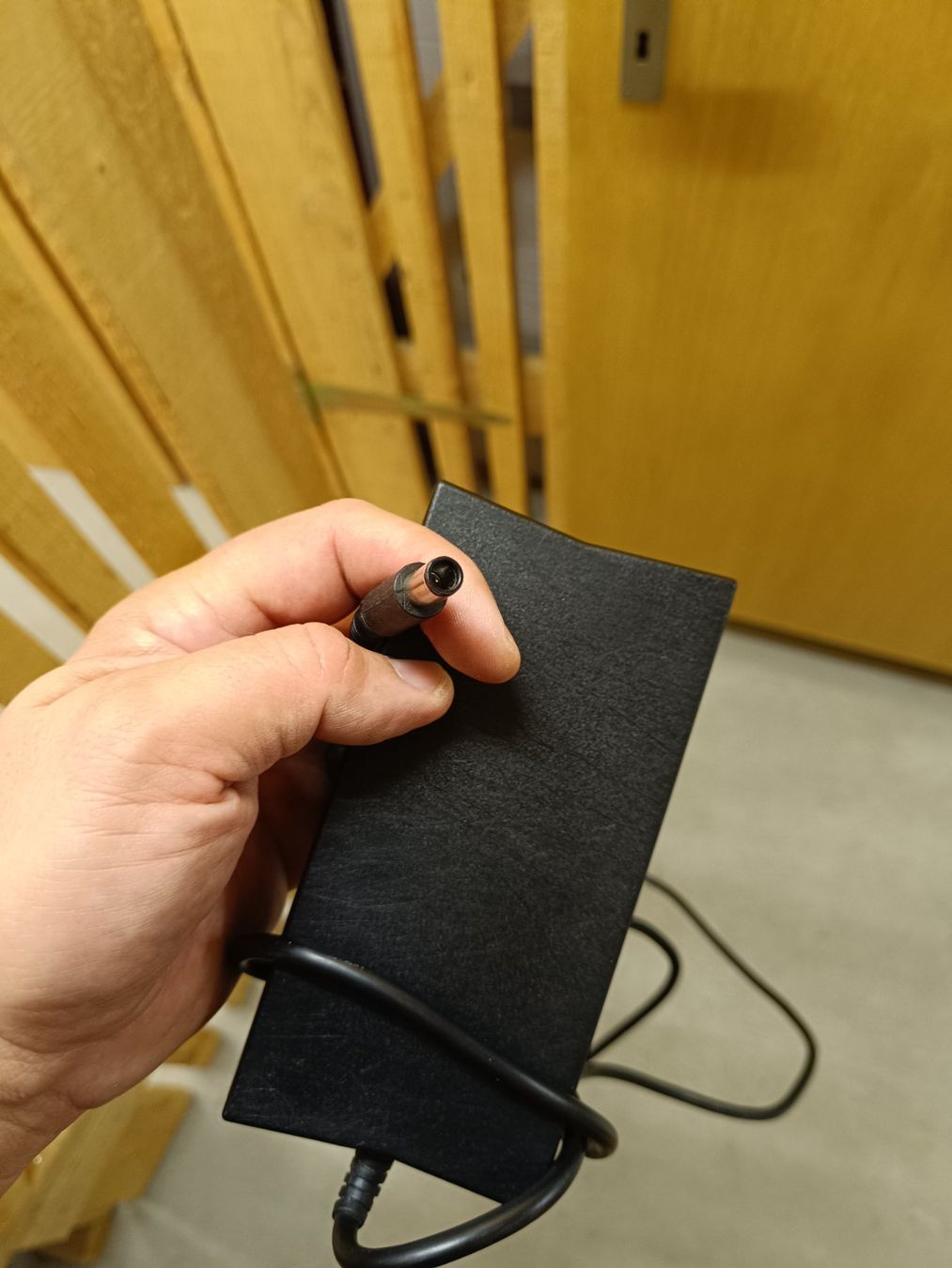 Dell Caricabatterie: Original Dell Netzteil 130W 19.5v 6.7A – Usato da Liesberg Dorf venduto da Tisba_swiss 1