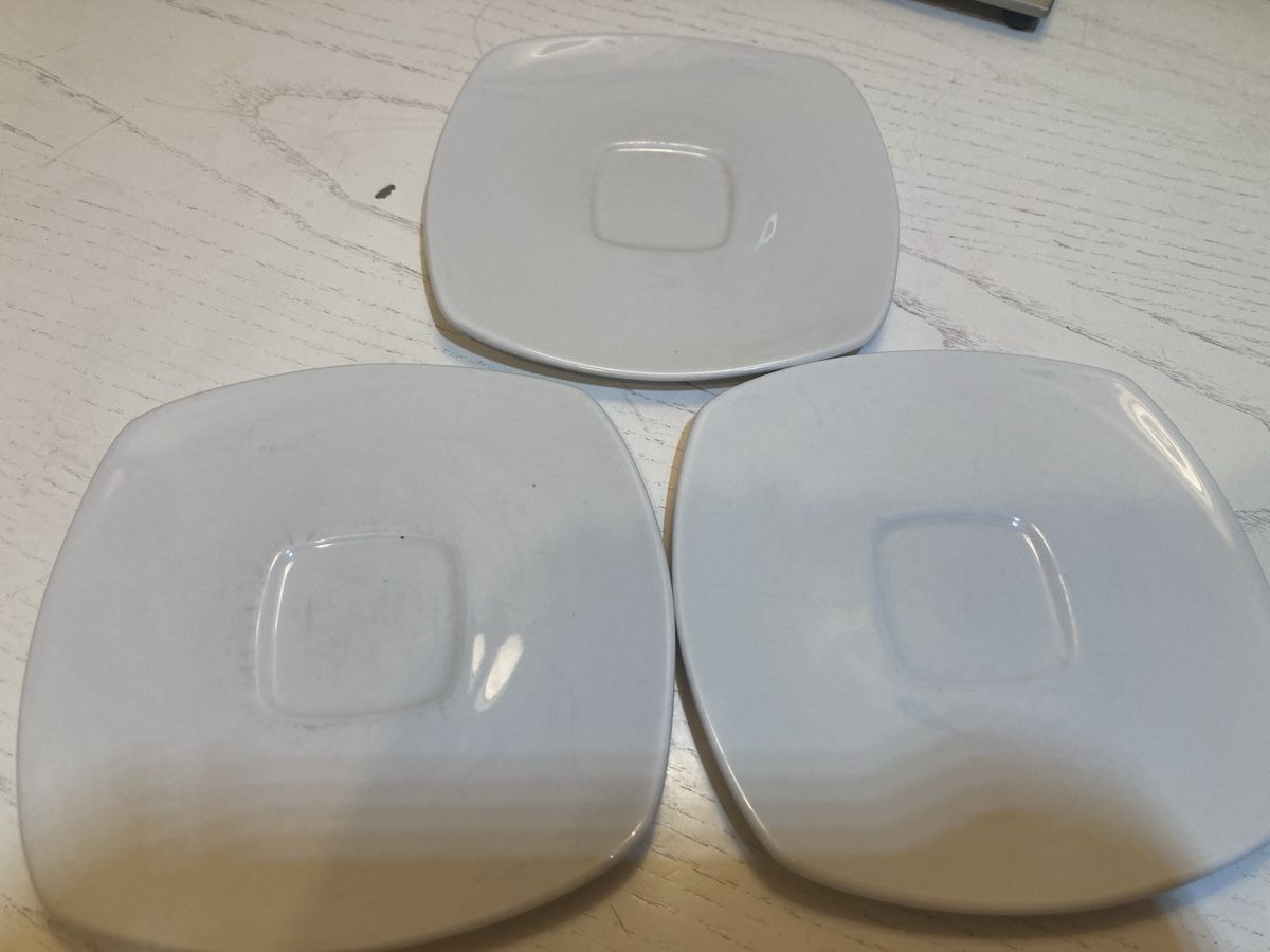Set di piatti: 3 Lunaeol Square Saucers White Ceramic Tableware – Usato da Zürich venduto da sele_x 1