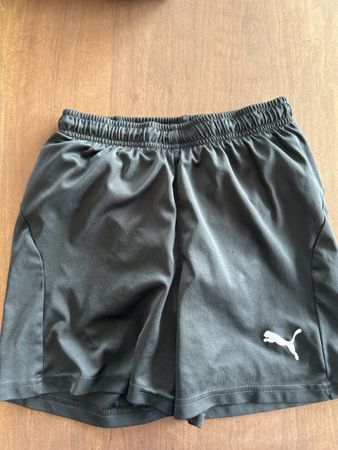 Puma Sportshorts, Grösse 140, neuwertig für den Sport!