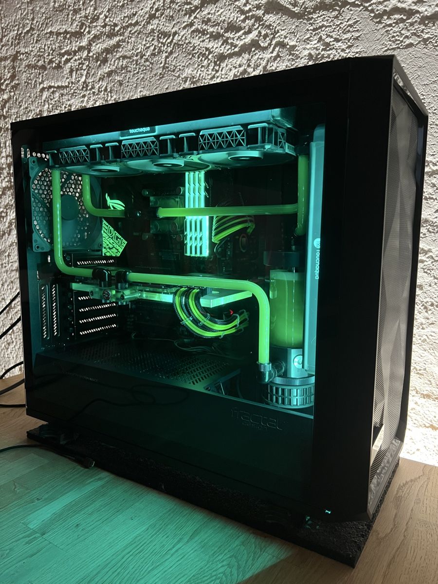 Nvidia PC: GamingPC Custom Loop Wasserkühlung RTX2080ti Intel i9900k – Usato da Dornach venduto da fab_669m