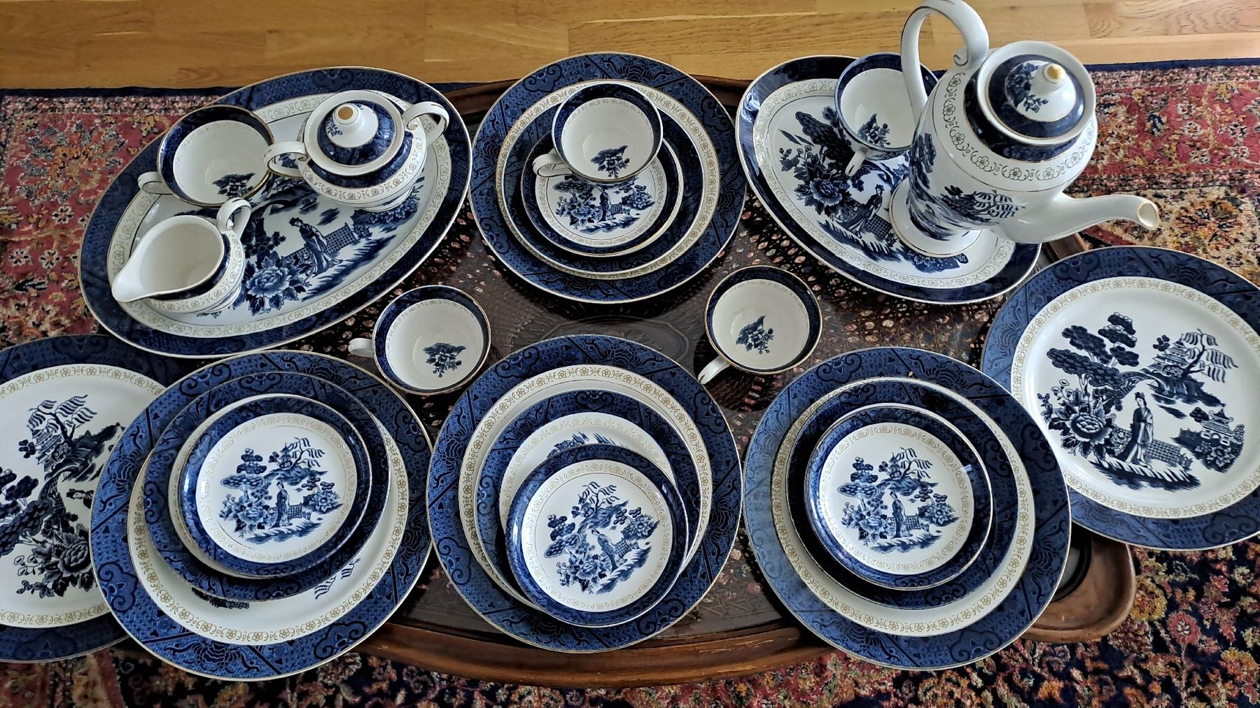 Set di piatti: Teekannenset mit Teller von Nikko, Japan – Usato da Bern venduto da shery33