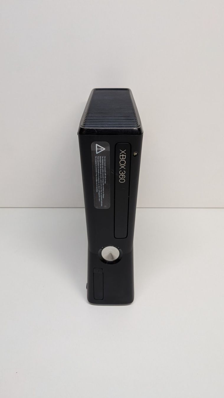 Microsoft Console: Microsoft Xbox 360 S Konsole, 250 GB – Usato da Menziken venduto da mame18 1