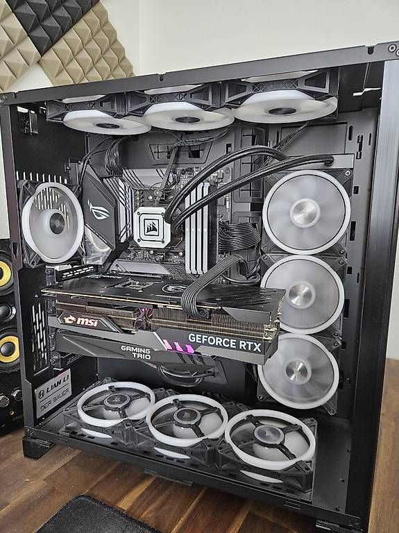 PCs: Gamer PC mit RTX 4080 – D'occasion à Zürich par Shen18 3