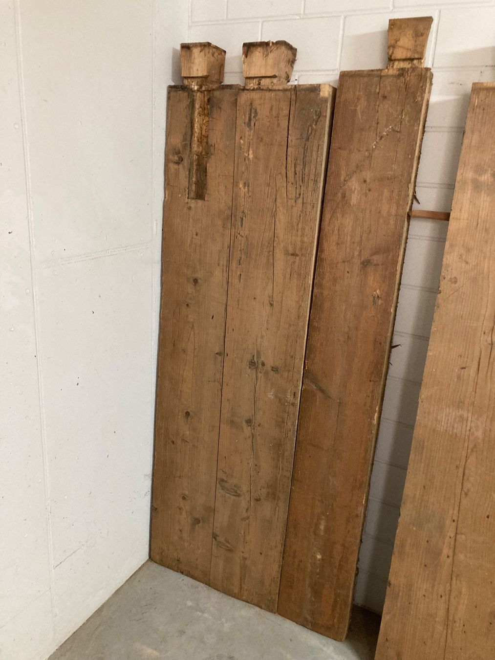 Articoli in legno: Strickwände mit Holzzapfen – Usato da Montlingen venduto da 19mops 1