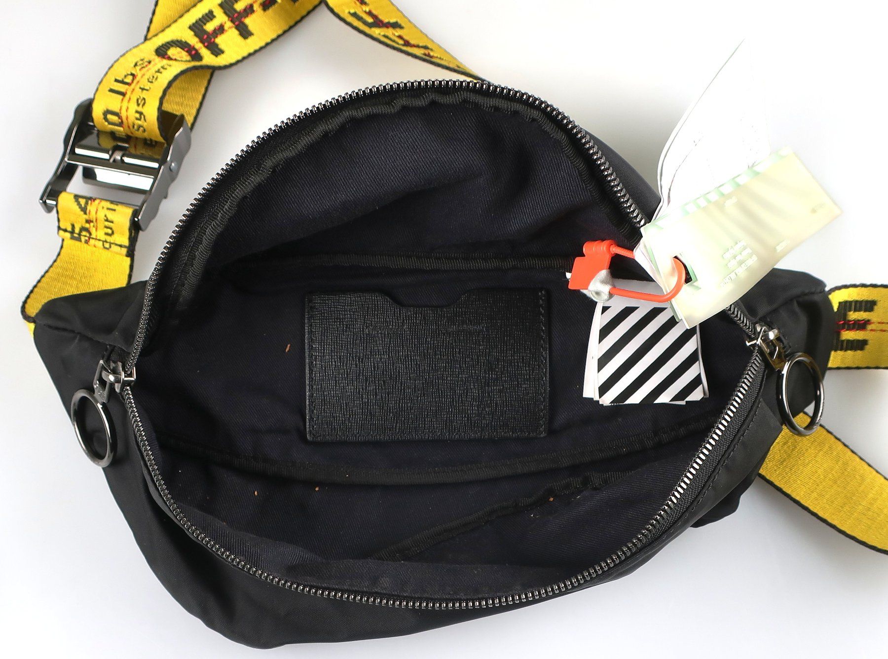 Off-White Borse: Off-White Gürteltasche – Usato da Volketswil venduto da brockipfannenstil 2