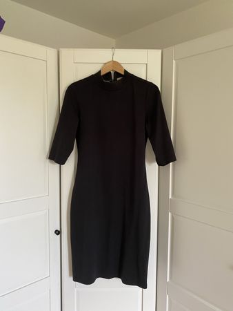 Chic Black Midi Dress - Perfect for Autumn Evenings!