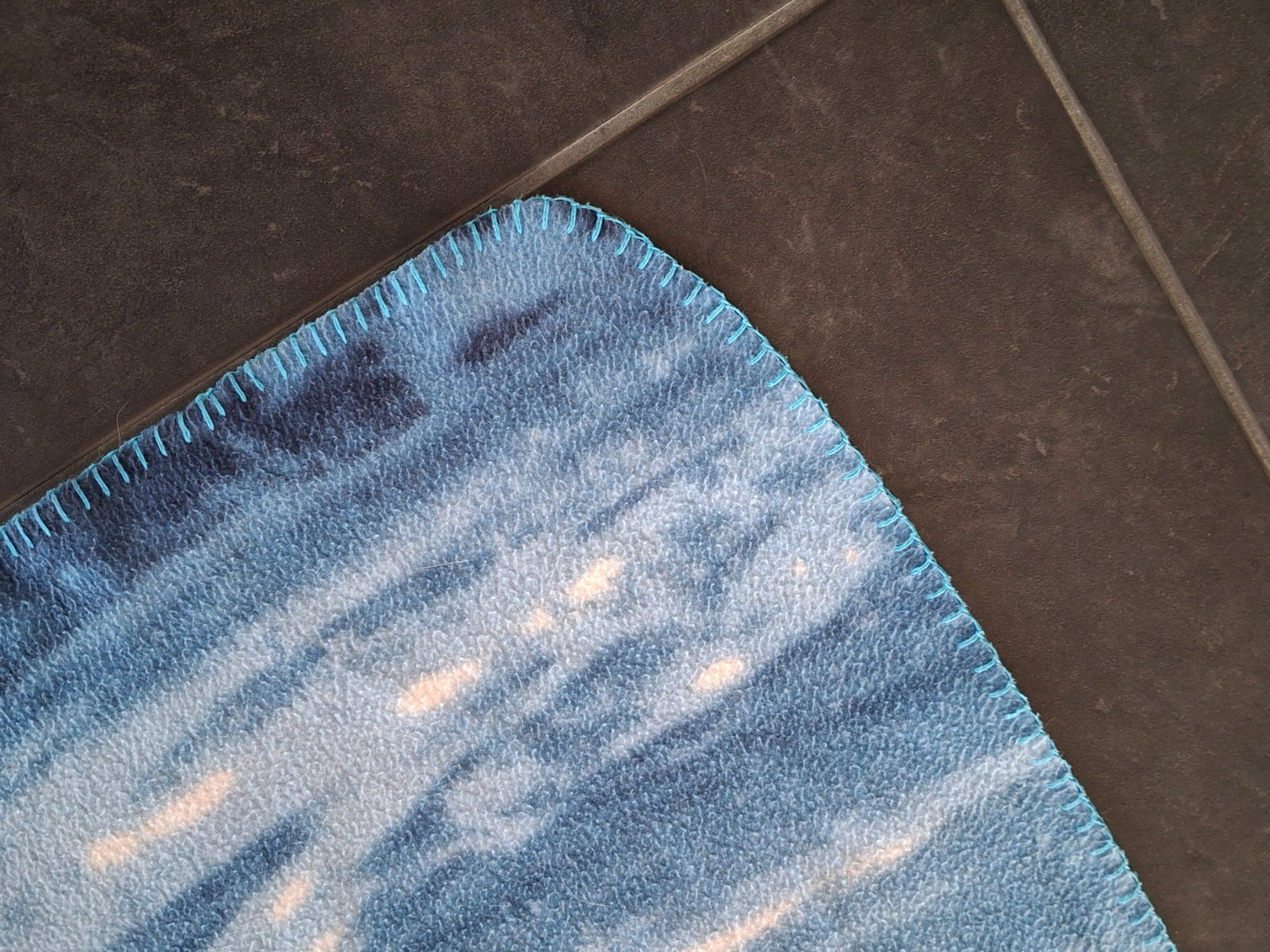 Coperte: Kuscheldecke, Fleecedecke mit Delfin Motiv blau – Usato da Walterswil SO venduto da mel_5b2h 1
