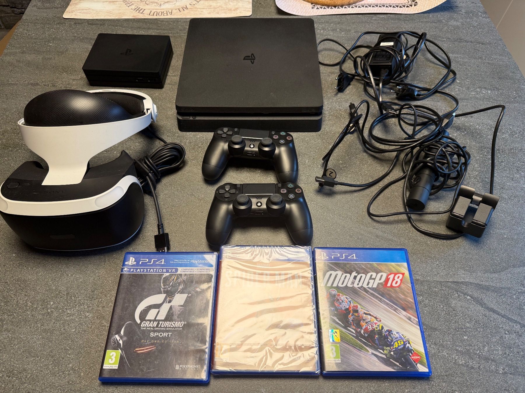 Sony Consoles: ps4 – Neuf avec emballage d'origine à troistorrents par KIKICHR