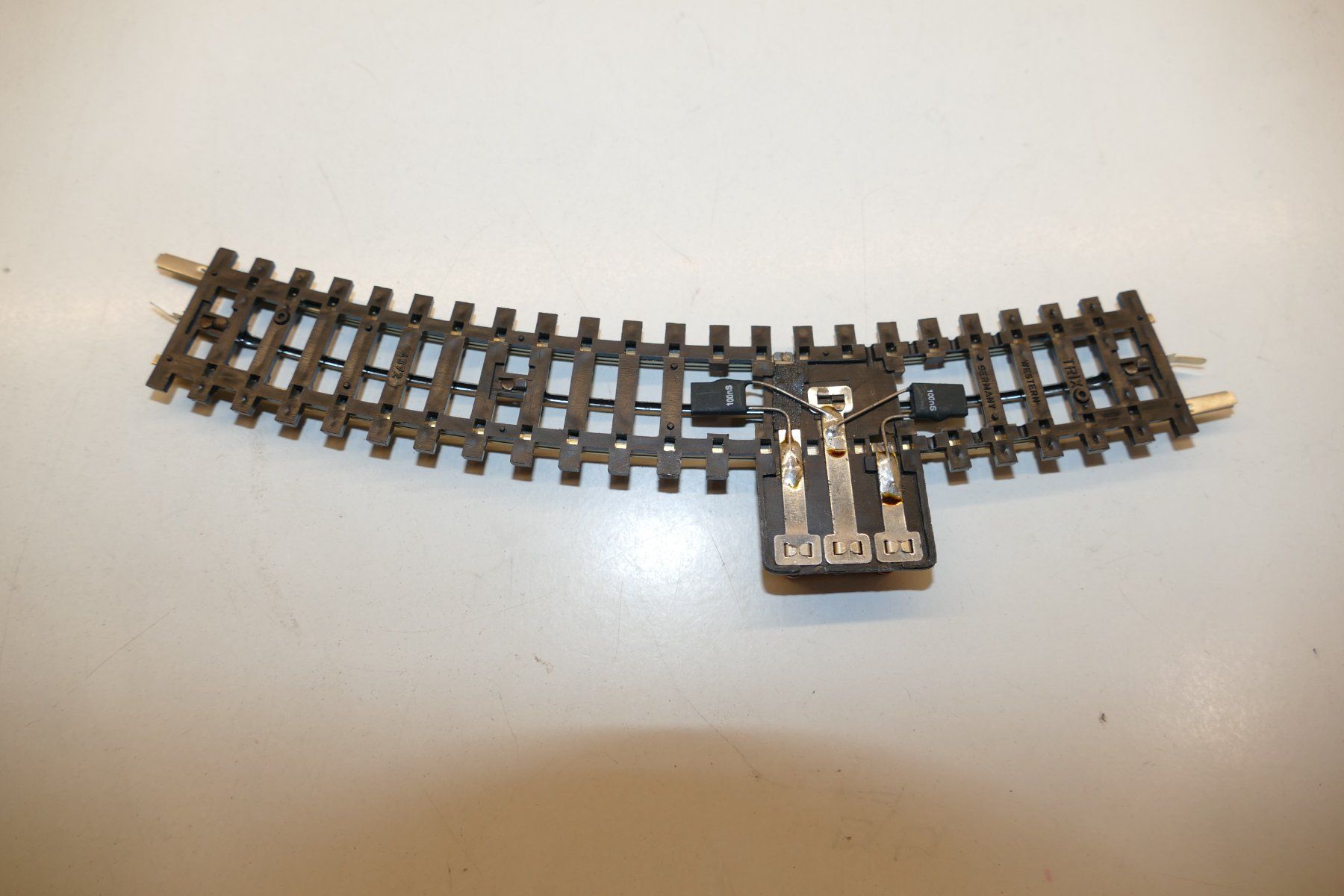Trix Modelleisenbahnen: Trix Express H0: Gebogenes Anschlussgleis K.Nr. 4372 – Gebraucht aus Niederhasli von rail-duerst 1