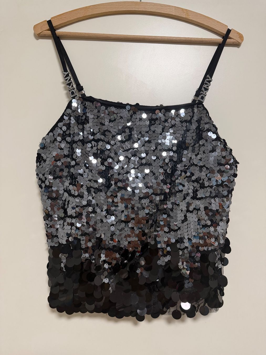 DKNY Top: DKNY schwarze sequins Top in Gr M – Nuovo e nell'imballaggio originale da Basel venduto da iulia_haul