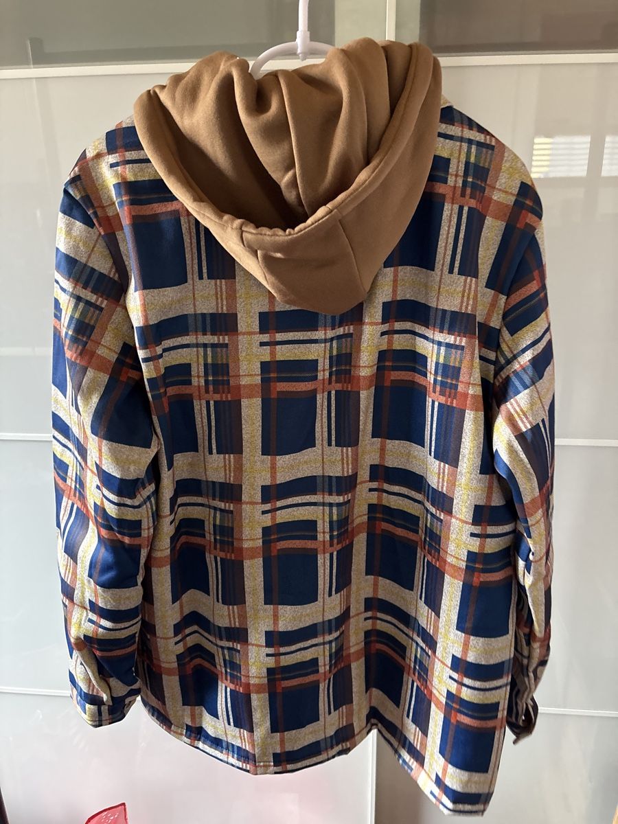 Jacken: Jacke mit Kuputze Gr. L – Neu (gemäss Beschreibung) aus Rümlang von baselsale1 1