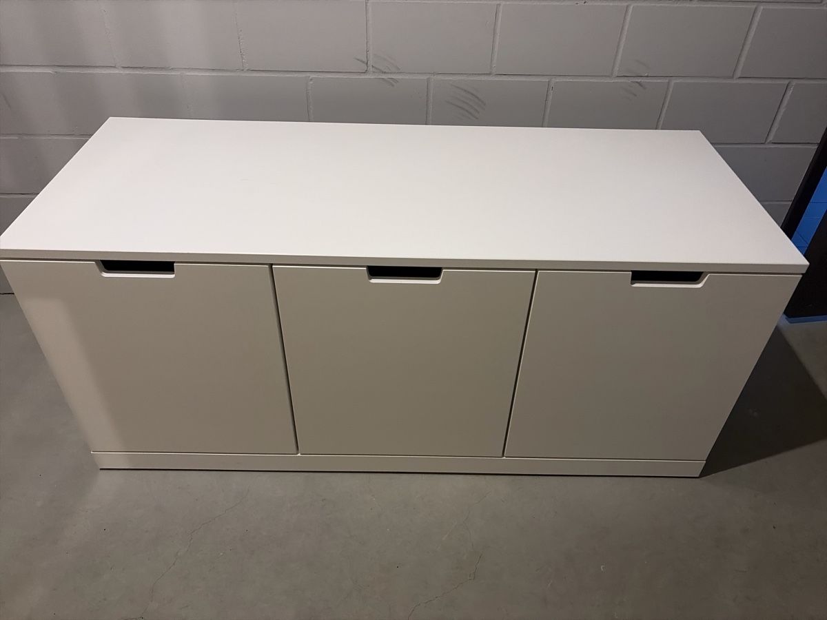 Étagères: Sideboard mit drei Fächern – D'occasion à Appenzell par luc_xd2k