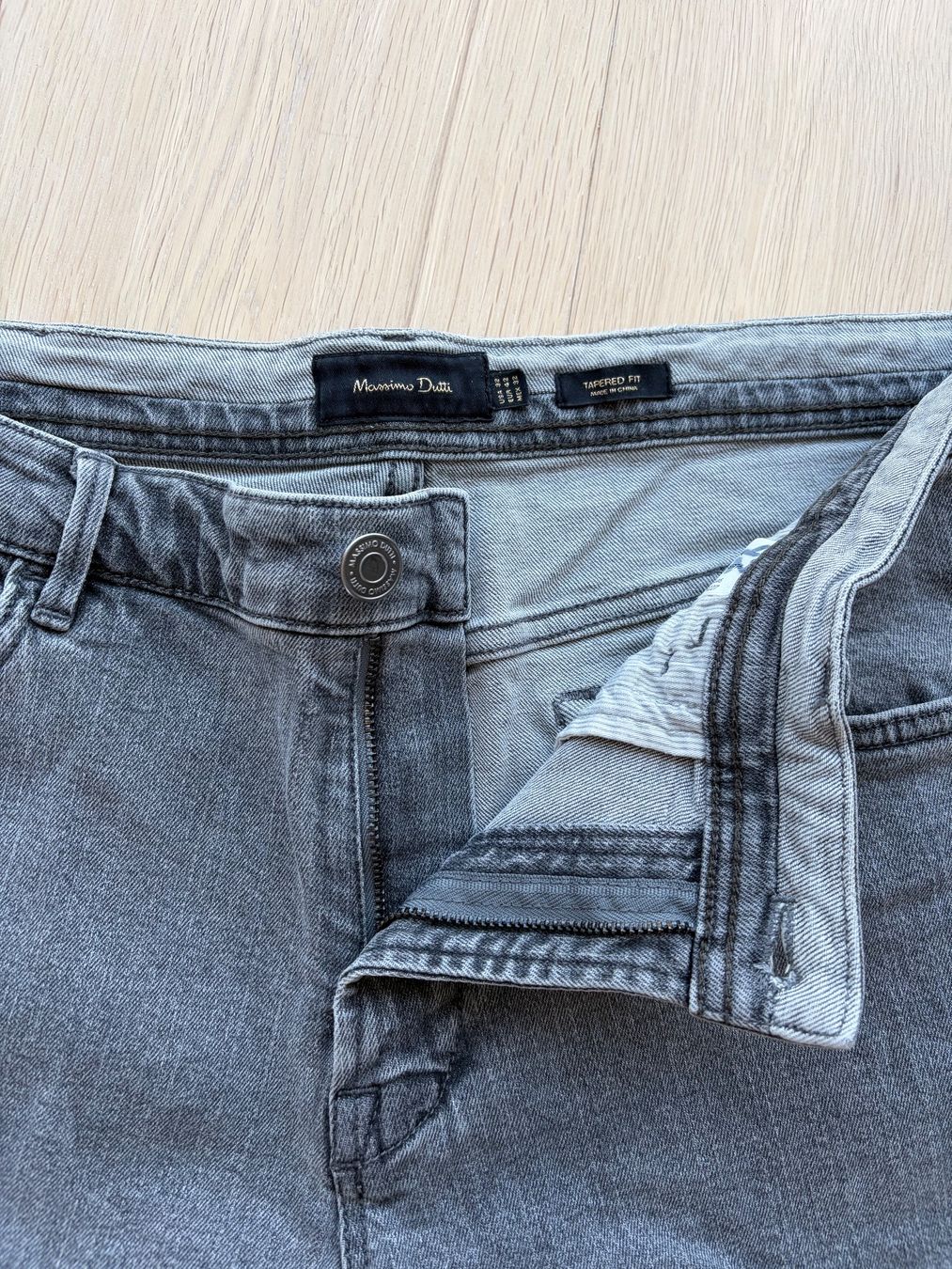 Massimo Dutti Jeans: Massimo Dutti Jeans, hellgrau, Top Zustand, Grösse 32x30 – Usato da Lengnau venduto da yzb_hb59 2