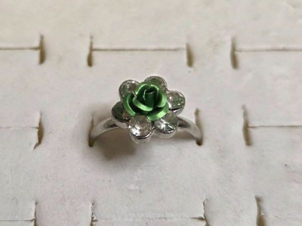 Anelli: Bague ajustable, rose verte, strass, argenté – Nuovo (secondo la descrizione) da Territet venduto da Cenh 2