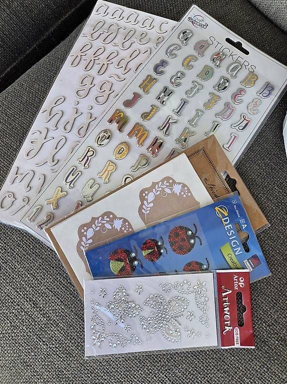 Sticker: Bastel-Set mit Stickers, Glitzer & Washi Tapes – Usato da Winterthur venduto da Janine18 3