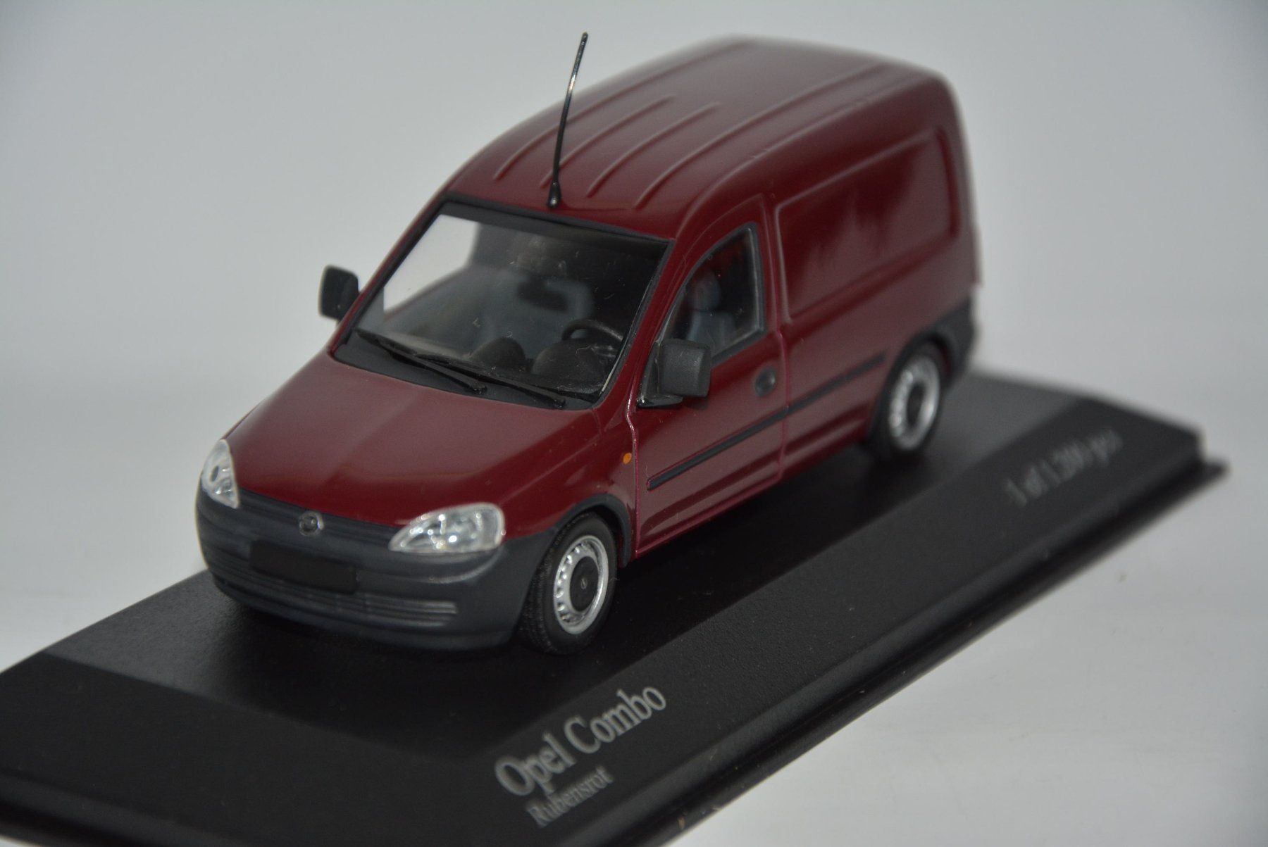 Opel Modellini d'auto: Opel Combo Van 2002 , Minichamps , 1:43 – Nuovo e nell'imballaggio originale da Goldach venduto da Feivel9 3
