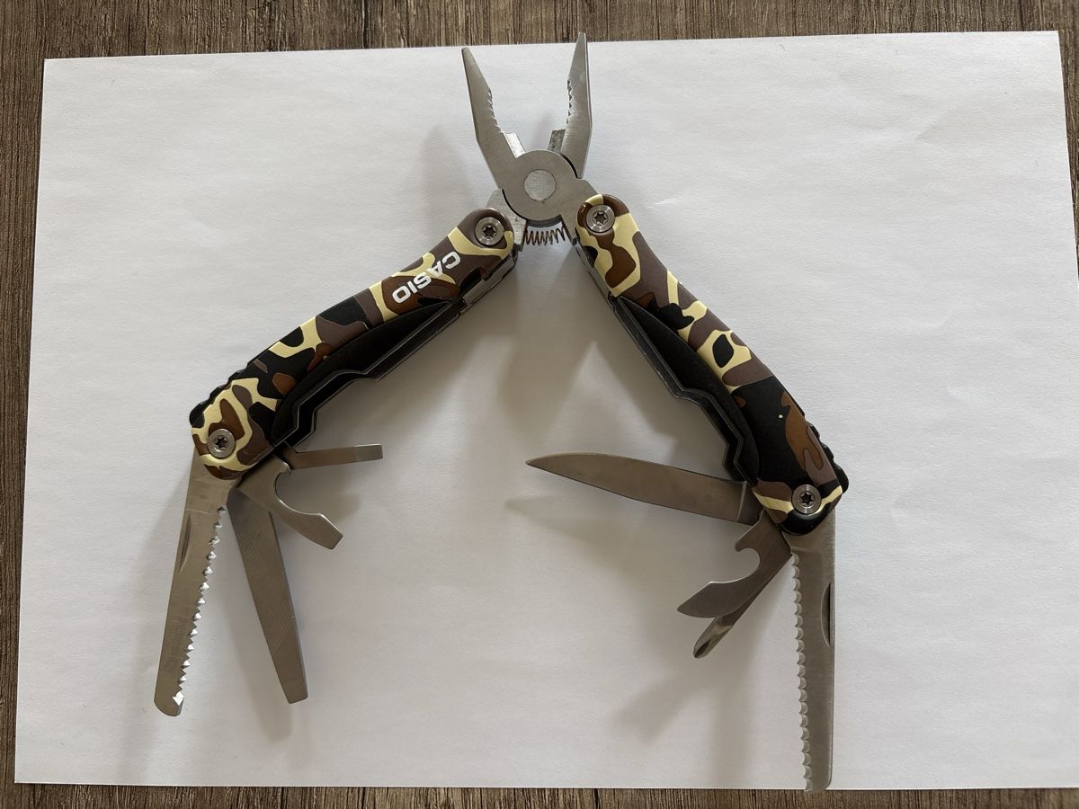 Alle Werkzeuge: Multitool Casio Camouflage Design guter Zustand – Neu (gemäss Beschreibung) aus Schaffhausen von Reporter