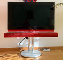 Bang & Olufsen BeoVision 7-40 TV mit Standfuss und Sockel