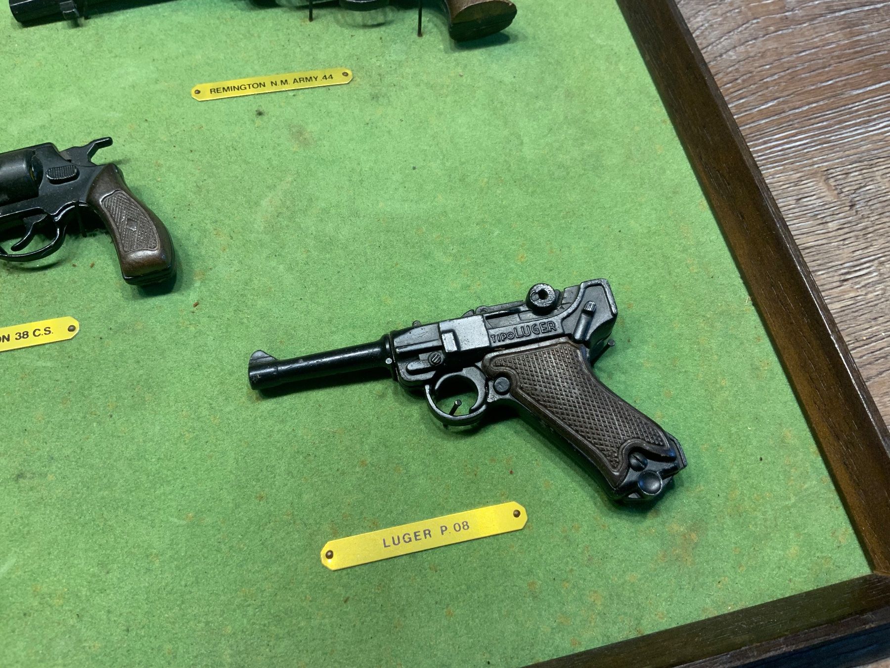 Libri: Bild Sammlung Miniatur Handfeuerwaffen. – Usato da Willisau venduto da Minali 2