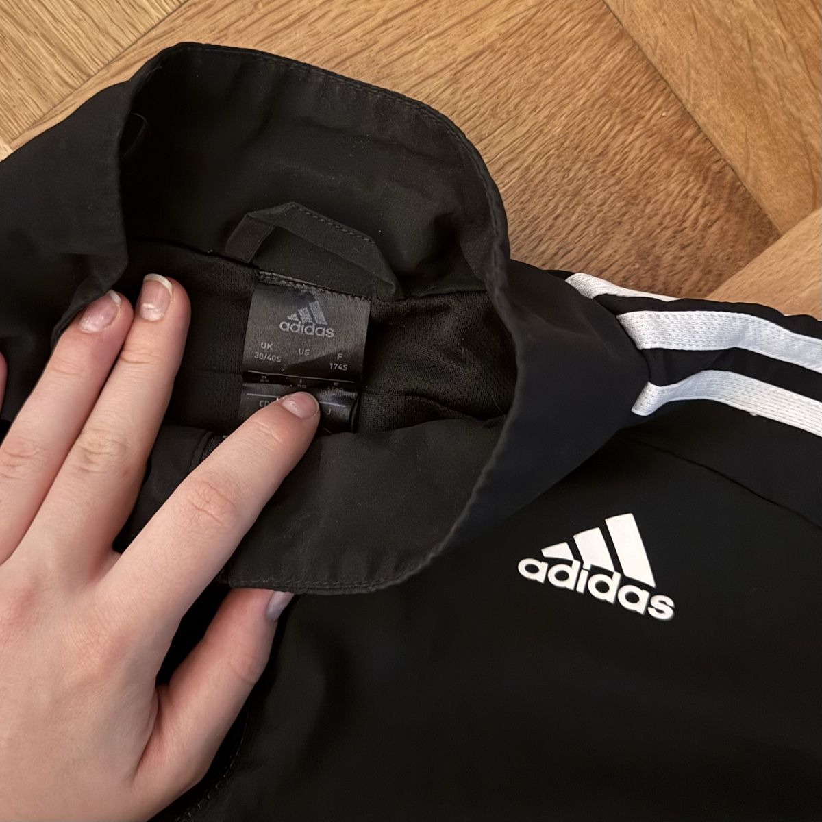 Adidas Vestes: Adidas Jacket black size M used – Neuf (Voir description) à solothurn par mil_ja.t 1