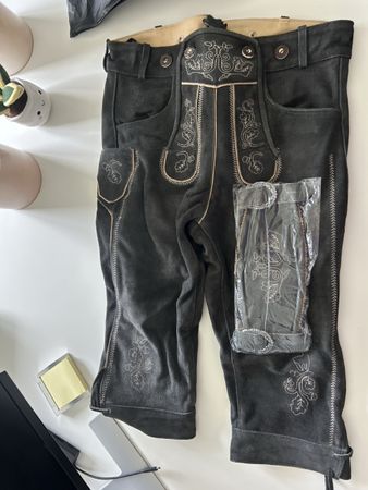 Lederhose schwarz mit Stickerei ungebraucht