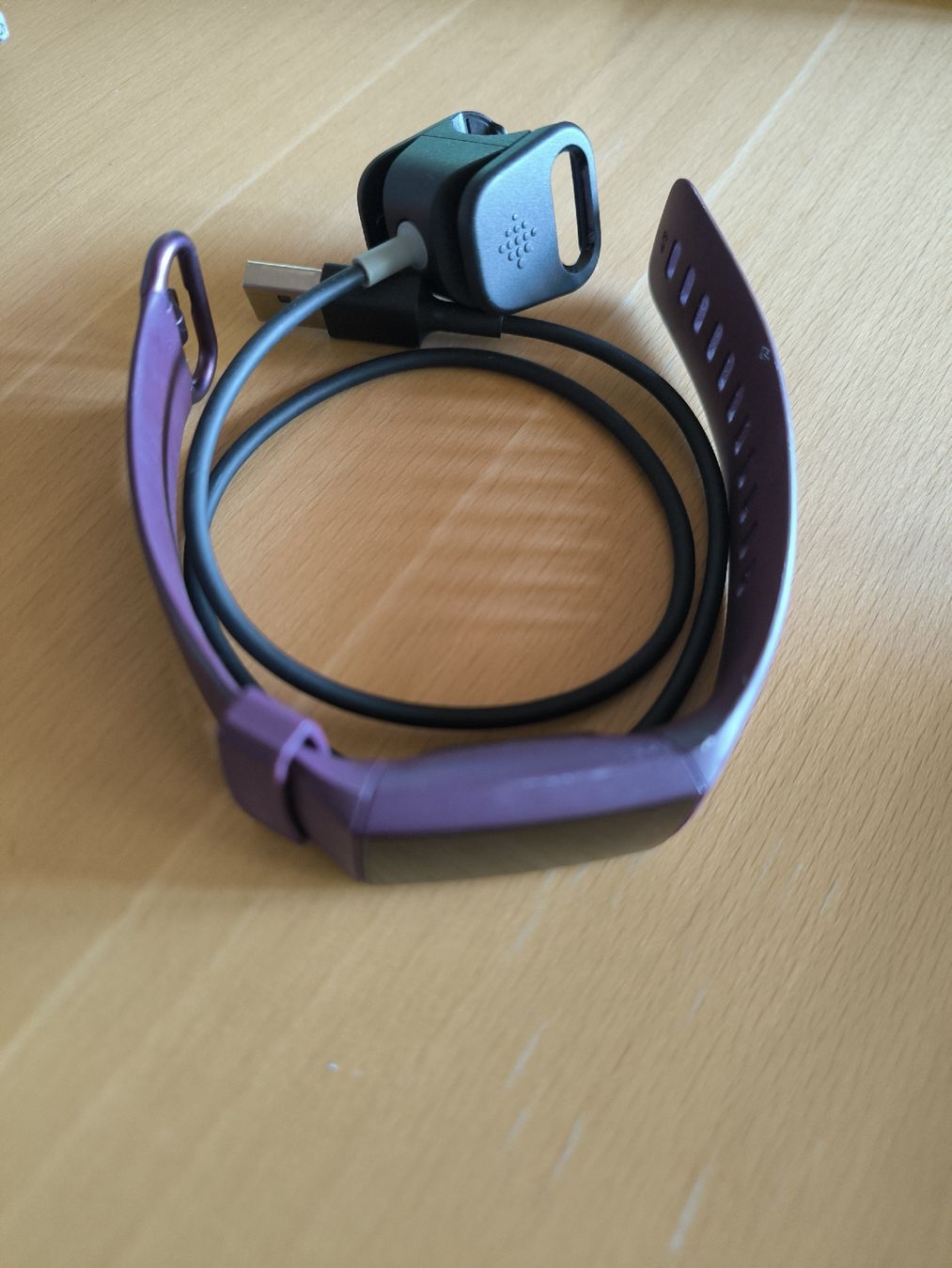 Fitbit Smartwatch: Fitbit Charge 3, Lila, Inkl. Ladegerät! – Difettoso da Witterswil venduto da kru_llj8