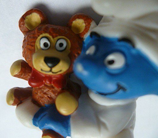Statuette: Schlumpf Baby mit Teddybär, 2 Verschiedene – Usato da Effretikon venduto da Heimstudio 2
