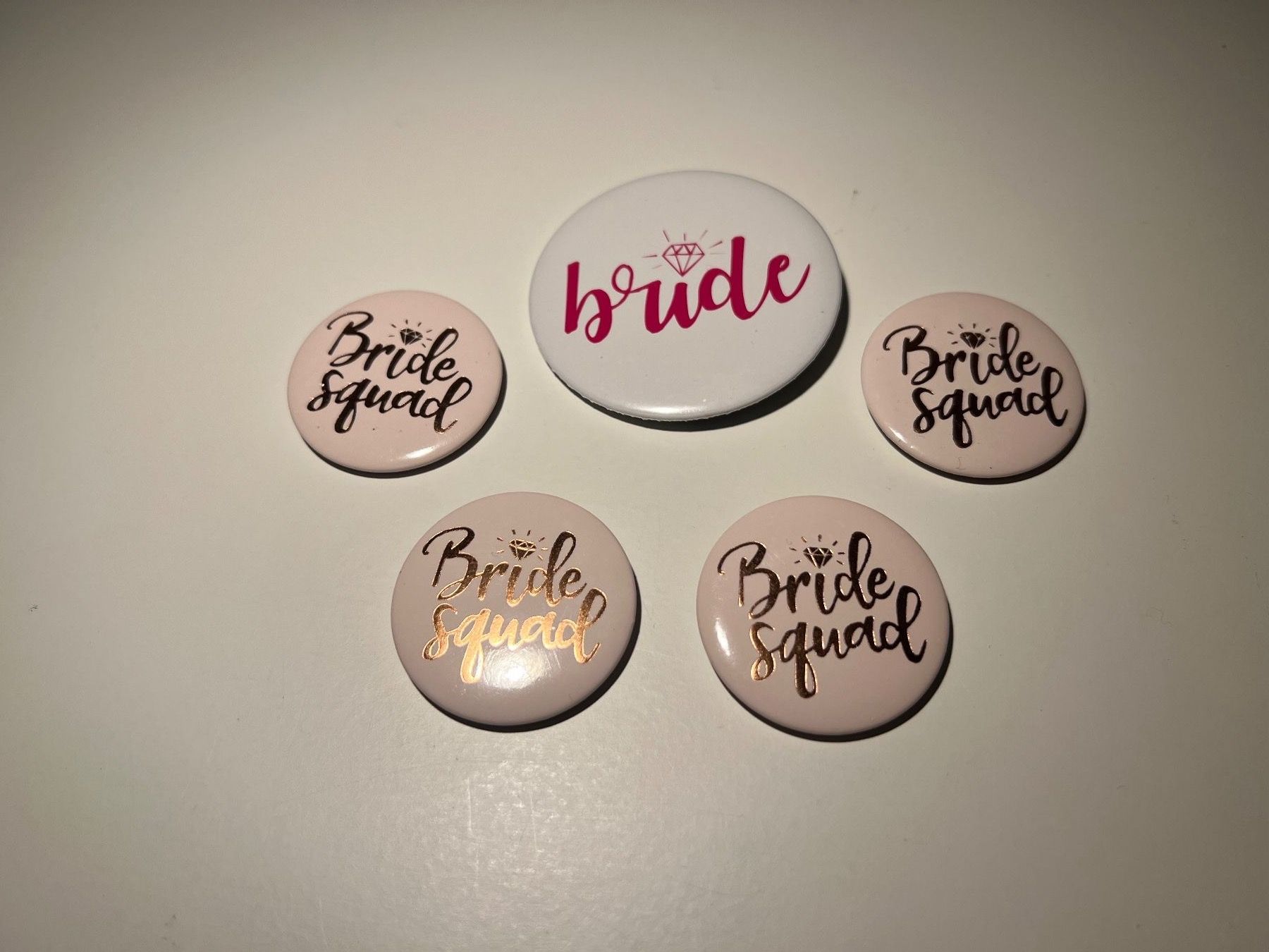 Spille & Fermagli: Pin Bride & Bride Squad Anstecker Polter Junggesellinnen – Nuovo (secondo la descrizione) da Vaduz venduto da NotNeeded 2