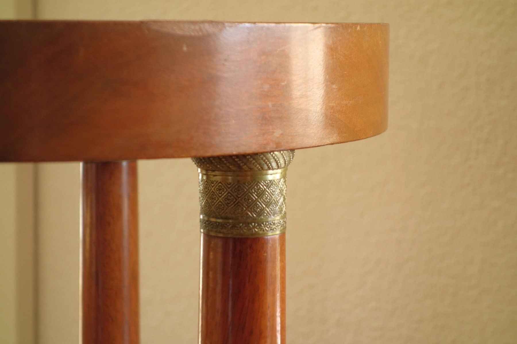 Tables: Kleiner Beistelltisch, antik – D'occasion à Sursee par Chrigi96 8
