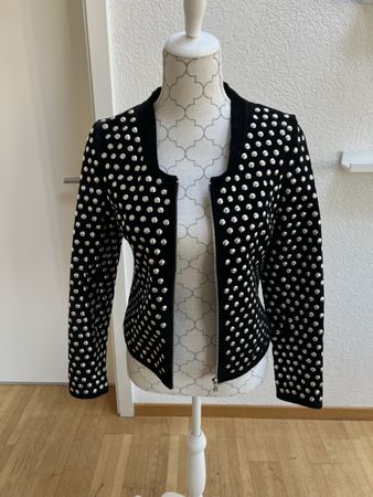 Damenjacke schwarz mit Nietenbesatz 