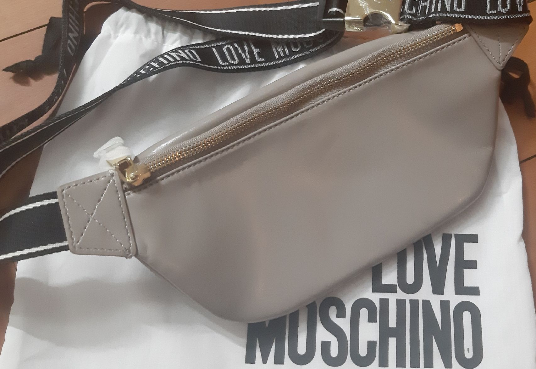 Moschino Borse da donna: MOSCHINO LOVE Tasche - taupe- – Nuovo e nell'imballaggio originale da Zürich venduto da Venecia25 8