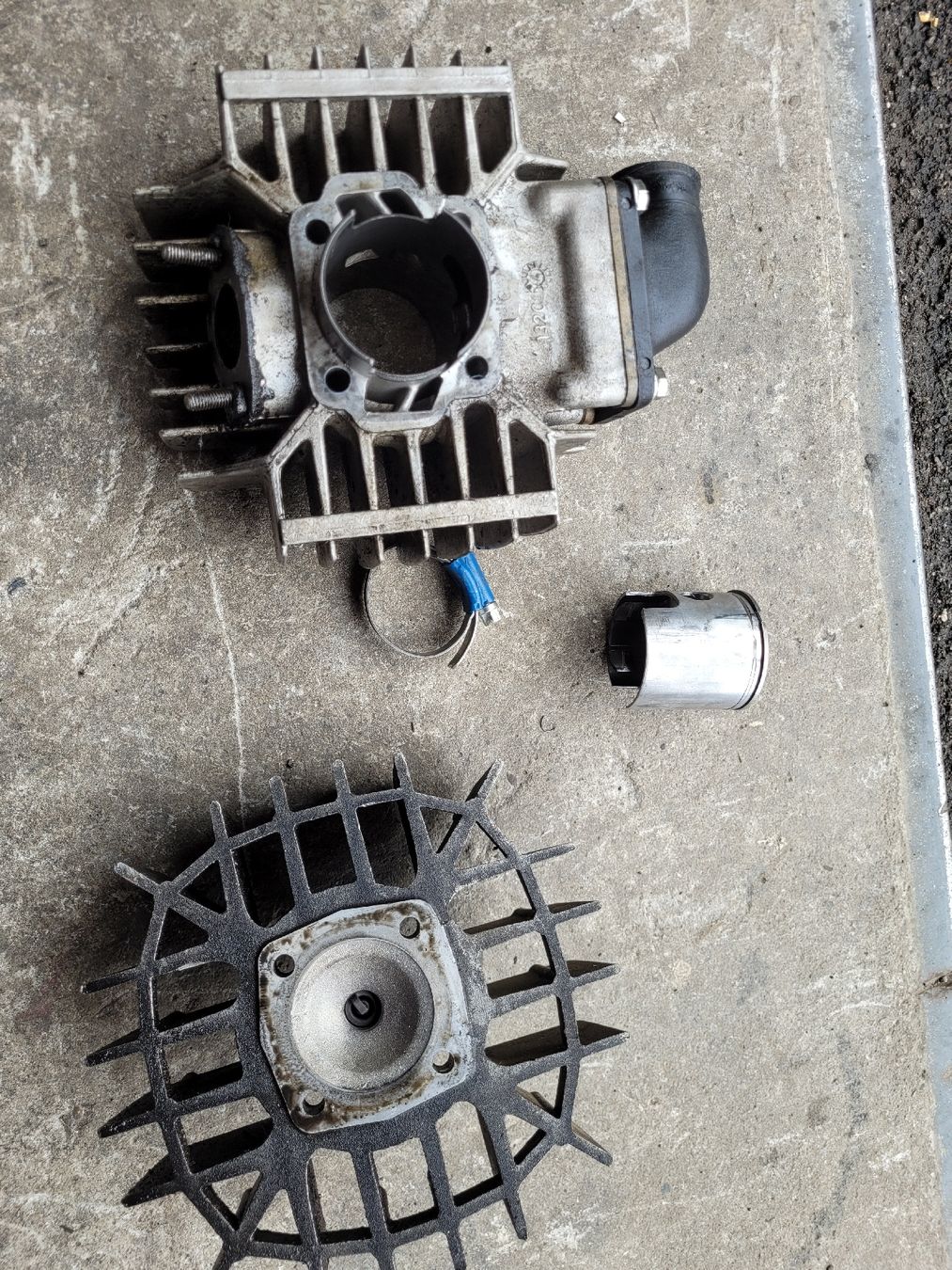 Puch Pièces pour mobylette: puch maxi rennsatz mit polini auspuff – D'occasion à rebstein par Suzukgsxr750 4