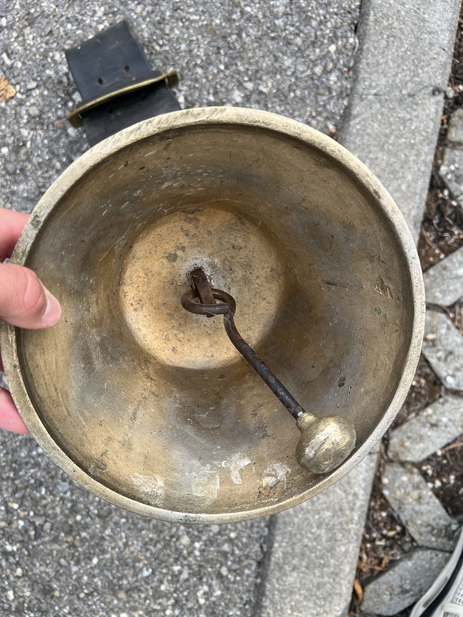 Glocken & Treicheln: Ancienne cloche de vache  – Gebraucht aus Estavayer le lac von D00o 4