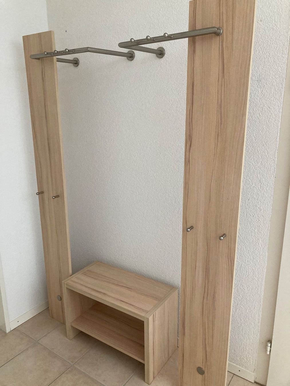 Guardaroba: schöne Garderobe mit Sitzbank – Usato da Laufen venduto da Fesanist