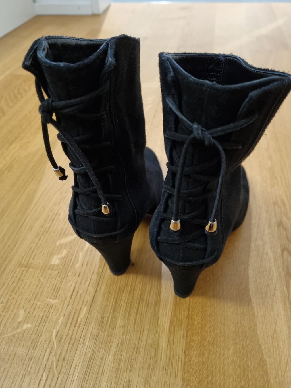 Scarpe da donna: Stiefeletten (38) Leder – Usato da Altendorf venduto da evuhler 1